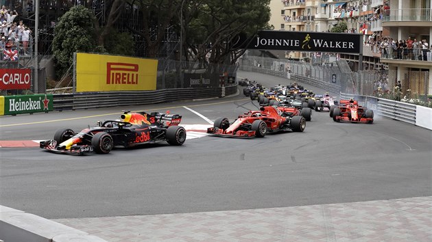 Momentka ze závodu Velké ceny Monaka.