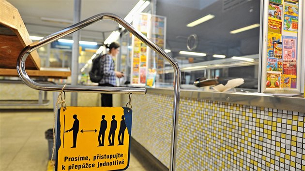 Pam�tkov� chr�n�n� budova �esk� po�ty u hlavn�ho n�dra�� v Brn� prod�lala posledn� �pravy v 80. a 90. letech minul�ho stolet�. Ty j�
v�ak sp�e ubl�ily. Podle odborn�k� by si rekonstrukci zaslou�il nejen vn�j�� pl᚝, ale tak� interi�ry.