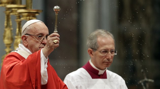 Papež František při svatodušní mši v bazilice svatého Petra (20. května 2018).