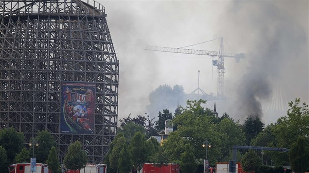 Německý zábavní park Europa-Park zasáhl v sobotu rozsáhlý požár. Zcela zničil dvě atrakce. (27. května 2018)