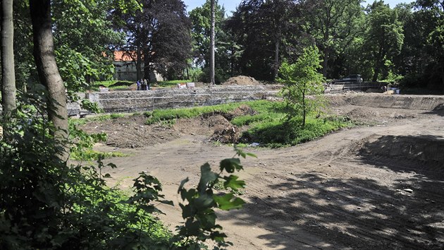 Brtnice se rozhodla oivit st takzvanho vozu a nkdej anglickou zahradu, pilehlou k horn sti zmeckho parku. Nyn zde emeslnci opravuj oprn kamenn stny.