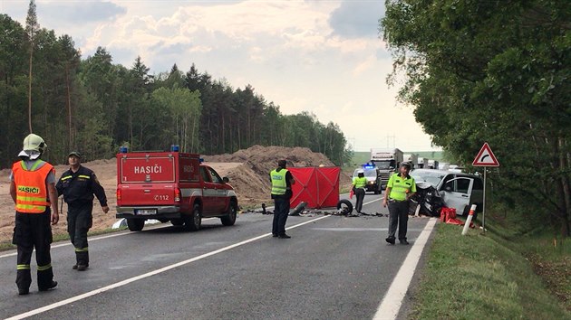 U Řevničova na Rakovnicku nepřežil nehodu řidič osobního auta (23.5.2018)