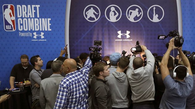 Trae Young v zajet americkch novin na NBA Draft Combine
