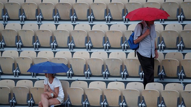 Pondělní program se na Roland Garros nedohrál kvůli dešti.