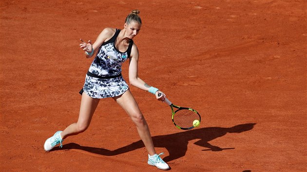 esk tenistka Kristna Plkov zahrv forhendov der v prvnm kole Roland Garros.