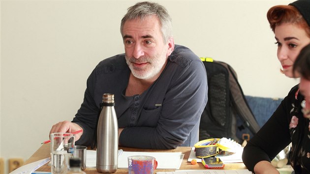 Petr Vacek režíruje divadelní adaptaci Saturnina.