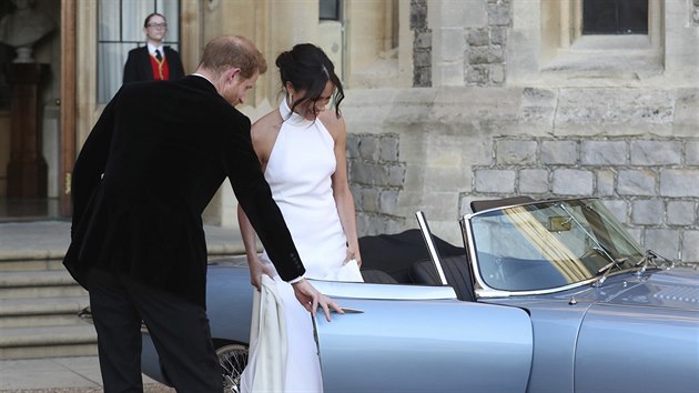 Princ Harry a vvodkyn Meghan pi odjezdu z hradu Windsor (19. kvtna 2018)