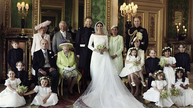 Oficiální svatební portrét prince Harryho a Meghan Markle, který pořídil Alexi Lubomirski. (19. května 2018)