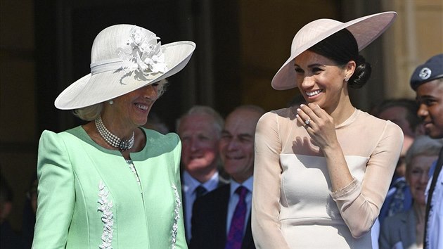 Vévodkyně z Cornwallu Camilla a vévodkyně ze Sussexu Meghan (Londýn, 22. května 2018)