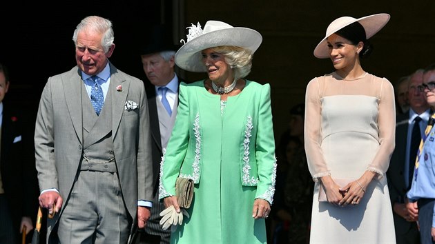 Princ Charles, jeho manželka Camilla a vévodkyně ze Sussexu Meghan (Londýn, 22. května 2018)