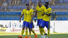Fotbalisté Zlína slaví branku v utkání proti Liberci.