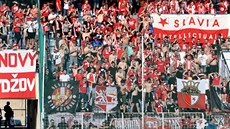 Podpoit své favority a do Teplic vyrazilo znané mnoství fanouk Slavie.