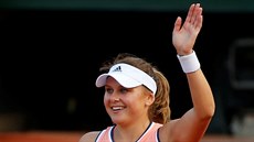 Ukrajinská tenistka Kateryna Kozlovová slaví výhru nad Jelenou Ostapenkovou v...