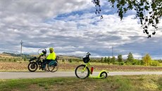 Dnes u� �ena Tomá�ovi na kolob�ce nesta�í.