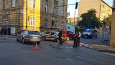 Na kiovatce Korandovy a Tylovy ulice v Plzni se srazila ti auta. Záchranái...