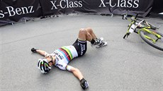 výcar Nino Schurter v cíli závodu horských kol v Novém Mst na Morav.