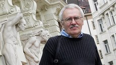Jiří Kratochvil má na kontě desítky knih i řadu literárních cen.