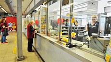 Památkov chránná budova eské poty u hlavního nádraí v Brn prodlala...