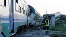 U italského Turína se v noci srazil kamion s vlakem. Netstí si vyádalo dv...
