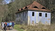 Údolí Staeského potoka - i se zchátralým mlýnem bez oken - vybízí k...