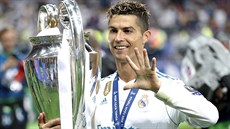VYHRÁL JSEM U POPÁTÉ. Cristiano Ronaldo slaví triumf Realu Madrid v Lize...