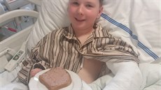 tenáka Jana zaslala fotku syna se snídaní na dtské JIP - chlebem s játrovou...