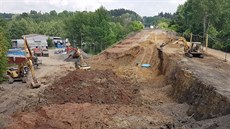 Na elezniní trati mezi Dalovicemi a Hájkem se v roce 2018 zbortilo podloí kolejit.