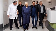 Palestinský lídr Mahmúd Abbás se léí se zápalem plic