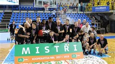 Nymburtí basketbalisté slaví 15. eský titul v ad.