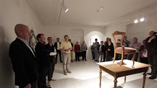 Vernisá výstavy Hynka Martince v Galerii Dm, v popedí zleva editel Galerie...