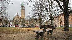 Jiráskovo náměstí v Plzni se dočká obnovy. Zruší se zde dvě příčné silnice,...