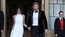 Princ Harry a vévodkyn Meghan pi odchodu z hradu Windsor (19. kvtna 2018)