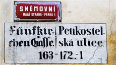 Sn�movní ulice u� od 14. století spojuje b�eh Vltavy s ji�ním vstupem Hradu....
