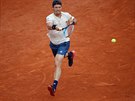 Tenista Tomá Berdych na centrálním dvorci v areálu Rolanda Garrose bojuje o...