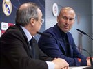 KONÍM. Zinedine Zidane a Florentino Pérez na tiskové konferenci Realu Madrid.
