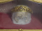 Lebka svaté Zdislavy uložená ve schráně na oltáři v poutní bazilice.