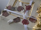 Peeti na schrán s lebkou svaté Zdislavy v poutní bazilice sv. Vavince a sv....