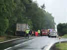 Tragick� nehoda osobn�ho a n�kladn�ho auta uzav�ela silnici u obce Bukov na...