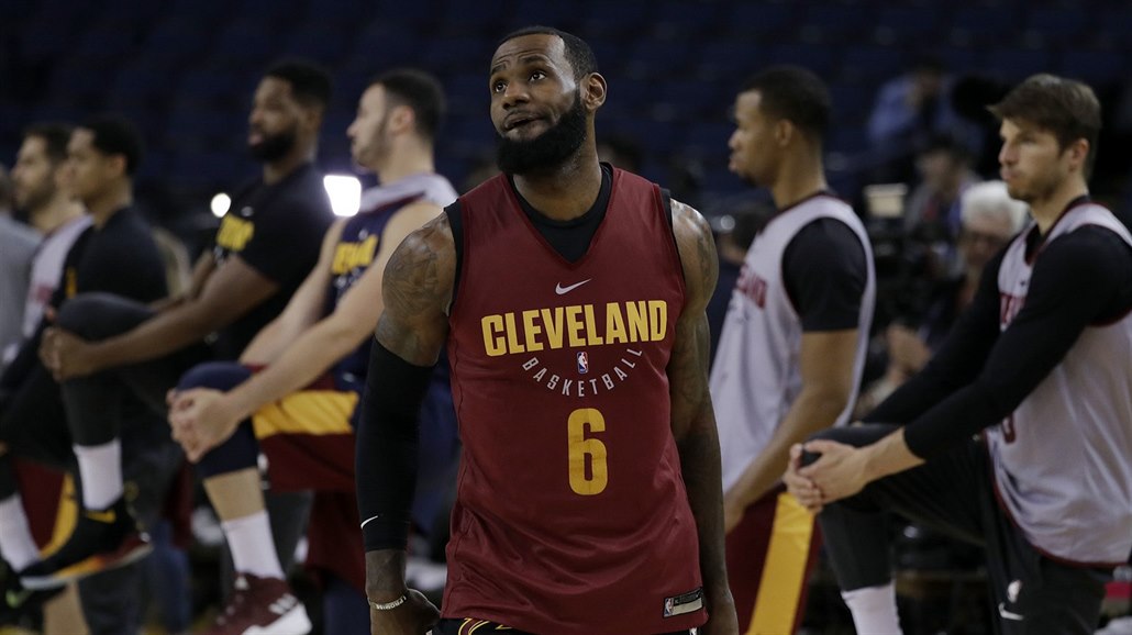 LeBron James z Clevelandu na tréninku p�ed finále