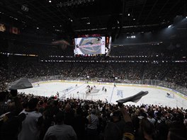 Atmosféra v aréně Las Vegas během prvního utkání finále Stanley Cupu proti...