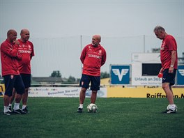 Treni fotbalov reprezentace na kempu v Rakousku: trenr brank Jan...