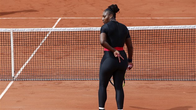 Serena Williamsová v utkání s Australankou Ashleigh Bartyovou.