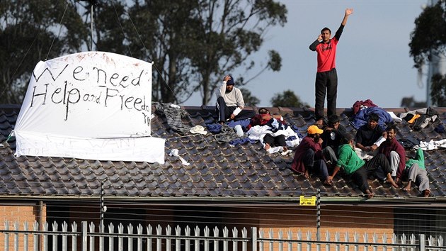 Proti podmnkm v australskm detennm centru Villawood migranti protestuj u dlouh lta. (21. z 2010)