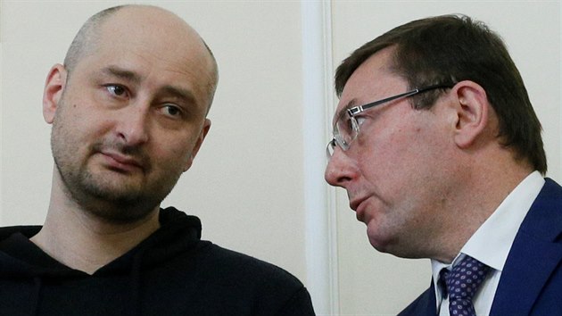 Ruský novinář Arkadij Babčenko na tiskové konferenci přiznal, že jeho vražda byla fingovaná.  Ukrajinské tajné služby tak údajně zabránily jeho skutečné vraždě, kterou mělo nařídit Rusko. (30. května 2018)