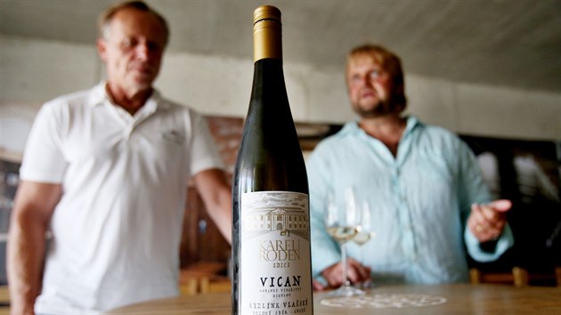 Svoje jméno propůjčuje Karel Roden vínům Tomáše Vicana (vpravo) už celých devět let.
