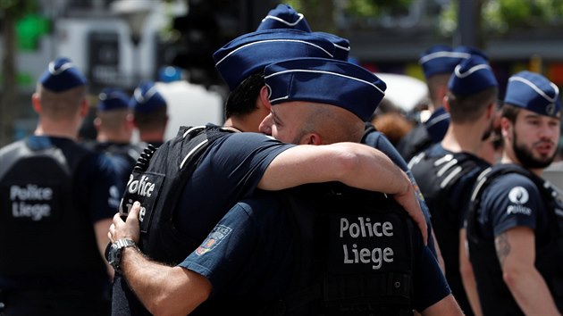 V Lutychu policisté uctili památku obětí teroristického útoku minutou ticha.
