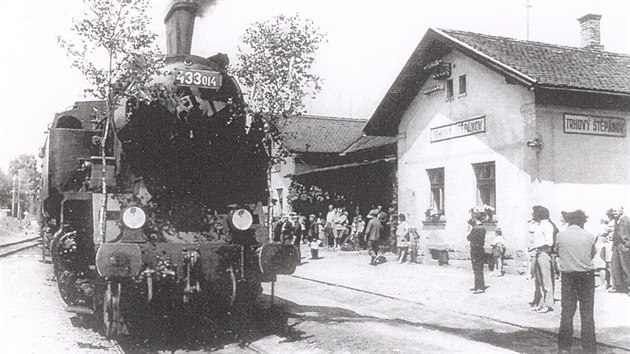 Poslední vlak do Dolních Kralovic v zastávce Trhový Štěpánov