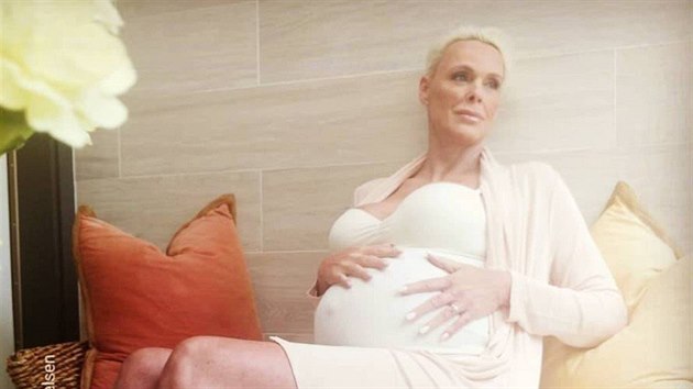 Těhotná Brigitte Nielsenová (30. května 2018)
