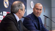 KONÍM. Zinedine Zidane a Florentino Pérez na tiskové konferenci Realu Madrid.