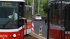 Pedávání tafetového kolíku u tramvají